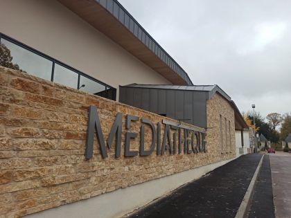 Facçade d'entrée de la Médiathèque de Châtillon-sur-Seine