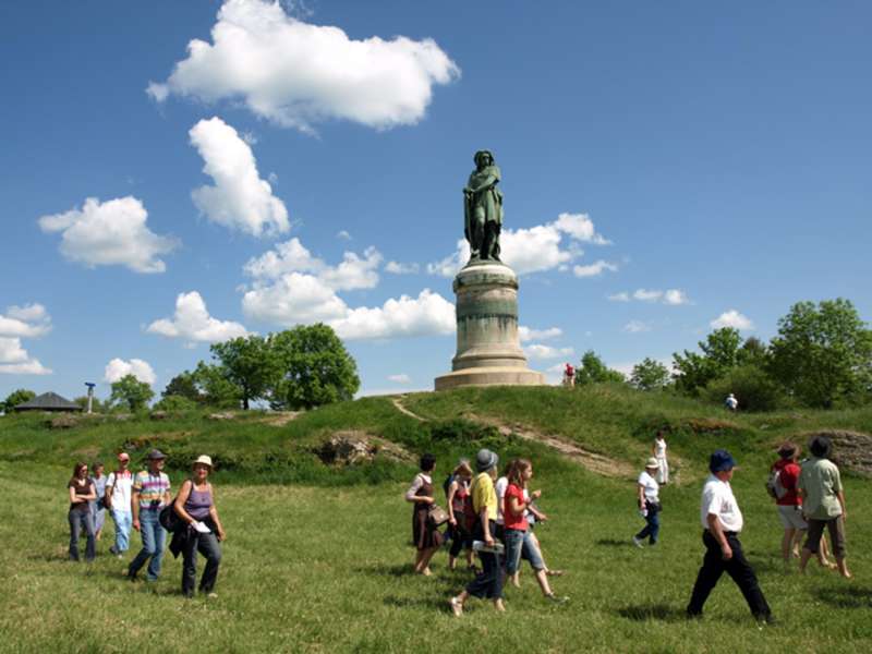 Statue de Vercingétorix et les visiteurs