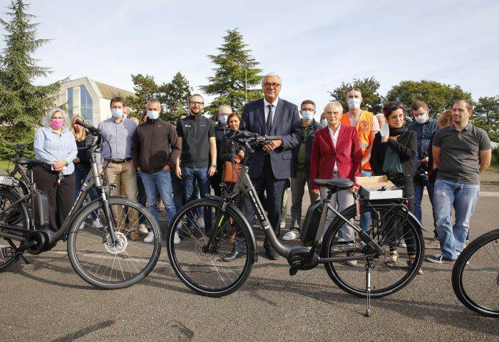 Remise des Vélos à Assistance Électrique aux agents du Département de la Côte-d'Or